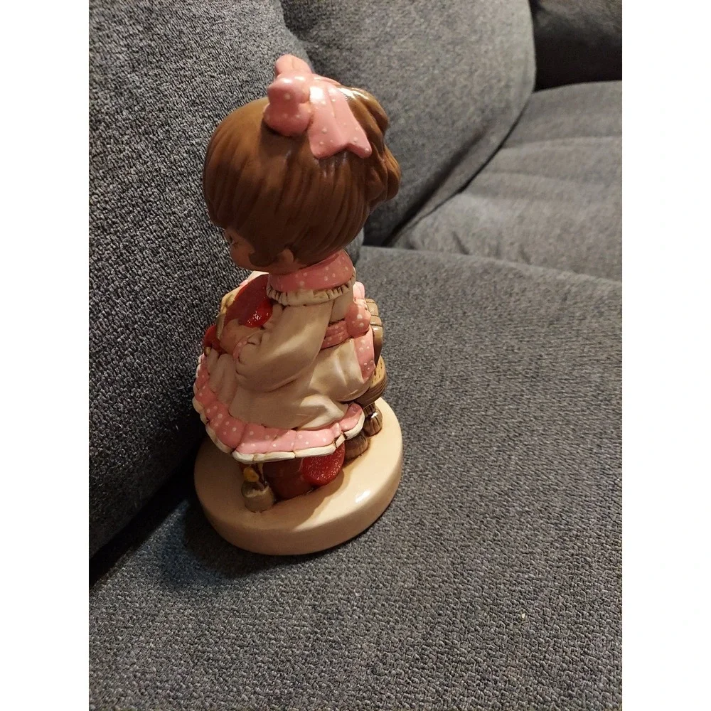 Be My Valentine Ceramic Figurine Girl Sitting Chair‎ Hearts Scissors Valentine